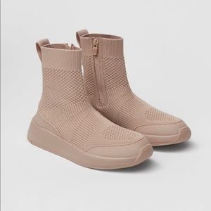 NWT Zara little girls Millenial pink sock sneakers 13.5, would fit a 12